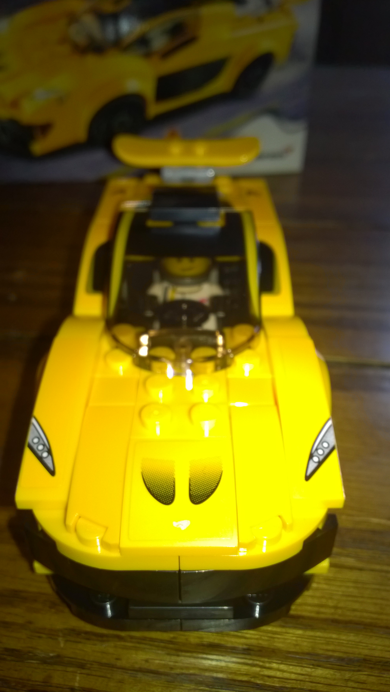 Illustration for article titled LEGO Speed Champions McLaren P1 and Ferrari LaFerrari